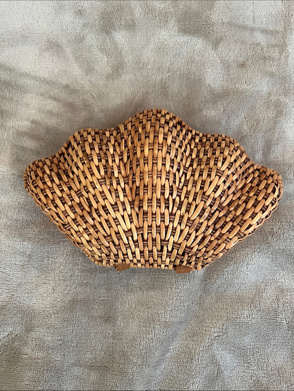 Mud Pie Woven Shell-Shaped Clutch in Natural Tan and Brown